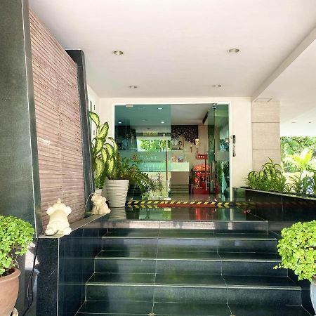 14 Place Sukhumvit Suites Bangkok Exterior photo